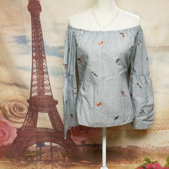 ⭐️ Gypsies  & Moondust off shoulder top - Picture 1 of 8